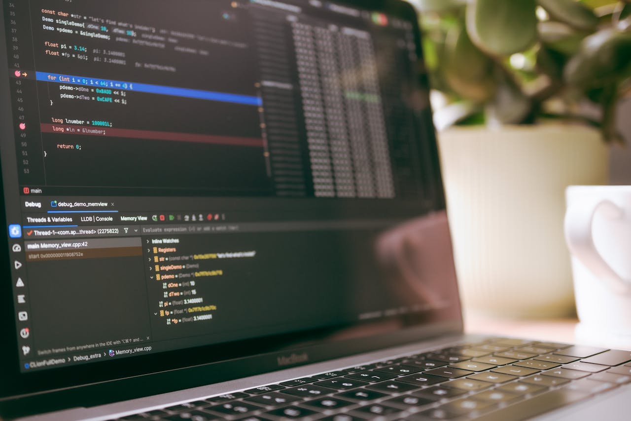 Quellcode in einem Editor auf einem MacBook